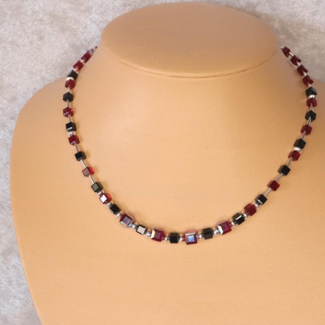 925er Collier mit Swarovski® Würfeln rot schwarz