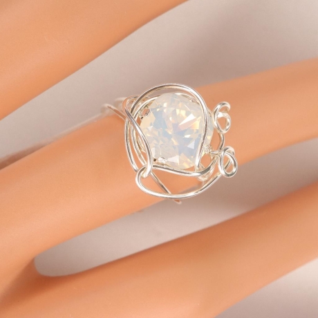 925er Ring gedrahtet mit Swarovski® Carree white opal 10mm