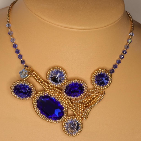 Ausgefallenes Peyote Collier Swarovski® Steine in royalen Farben