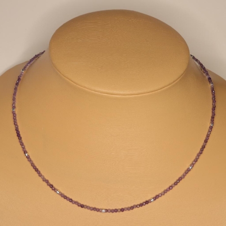 Feine 925er Kette mit kleinen facettierten Amethyst Perlen