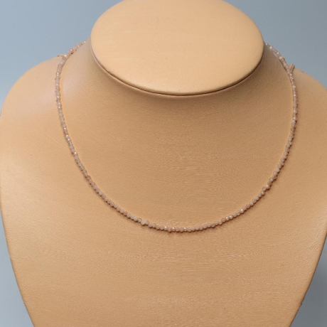 925er Collier mit feinen facettierten Sonnenstein Briolettes