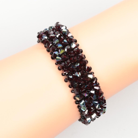 925er Armband mit 140 Swarovski® Xilions 4mm garnet AB