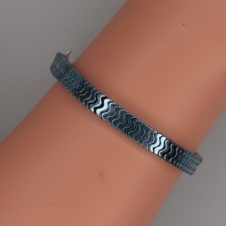 925er Armband mit galvanisierten Hämatitwellen blau