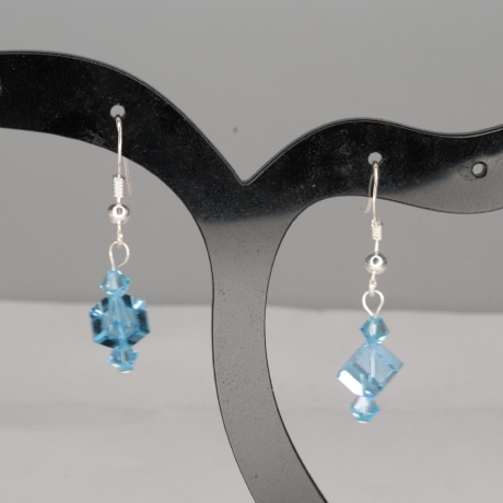 925er Ohrringe mit Swarovski® Würfeln diagonal aquamarine