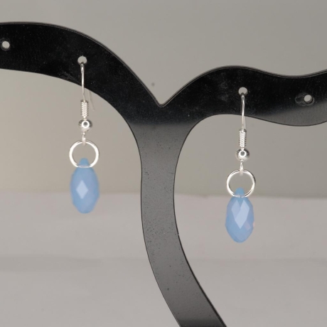 925er Ohrringe mit facettierten Swarovski® Tropfen air blue opal