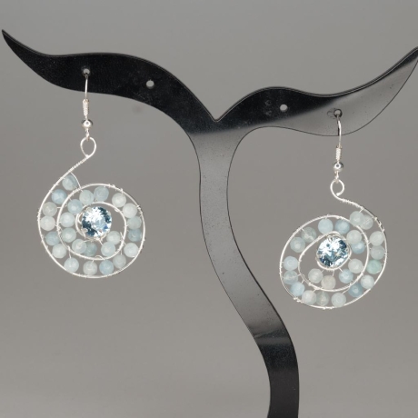 925er Ohrringe mit facettierten Aquamarin Perlen in Schneckenform