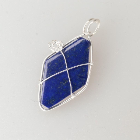 935er Anhänger mit Lapislazuli, gedrahtet