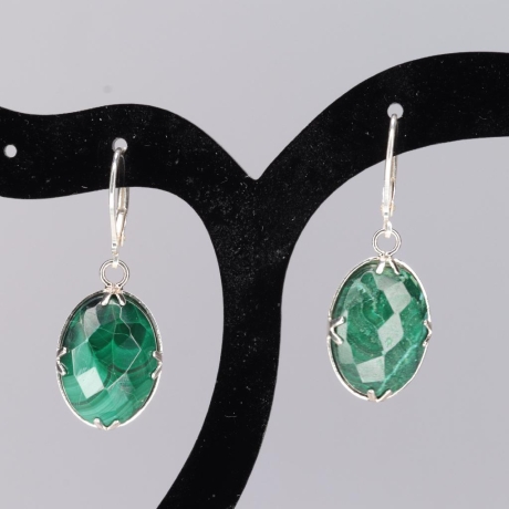 925er Ohrringe mit facettierten Malachit Cabochons, 18x13mm