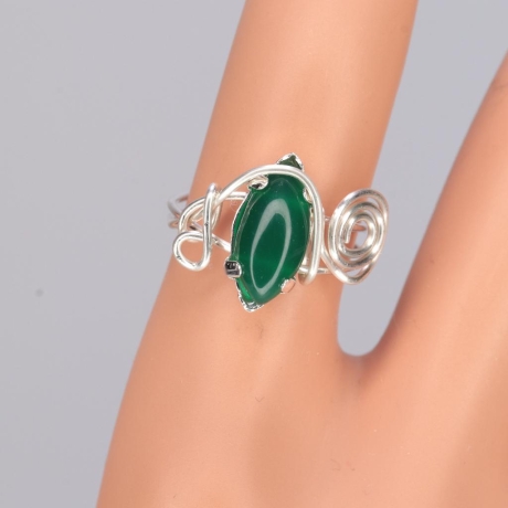 925er Ring gedrahtet mit grünem Onyx Navette Cabochon