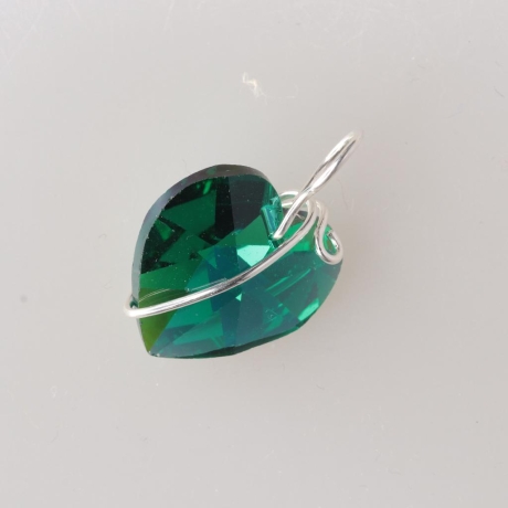 935er Anhänger Swarovski® Xilion Herz 18mm emerald AB gedrahte