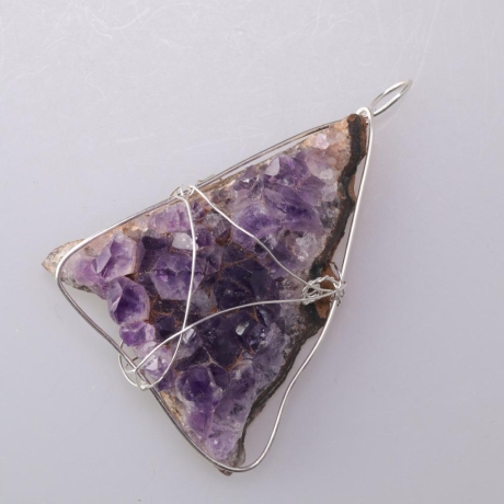 935er Anhänger mit Amethyst Druse Dreieck gedrahtet