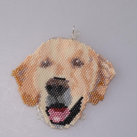 Süßer 935er Anhänger mit Golden Retriever in Peyote-Technik, gedr