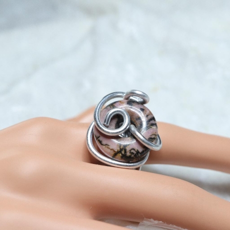 Handmade Aluminiumring mit Rhodonit Donut