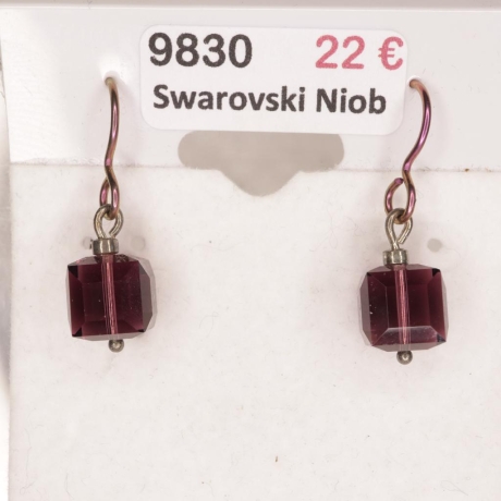 Niob Ohrringe mit Swarovski® Würfeln 8mm amethyst