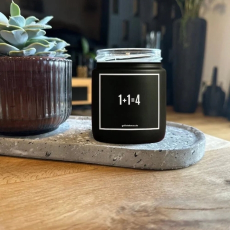 Duftkerze „1+1= 4“ – Geschenk Kollegin