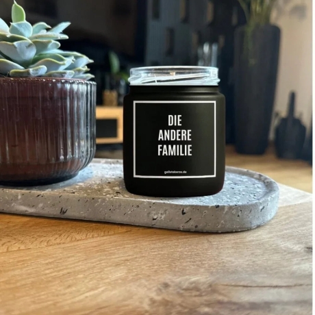 Duftkerze „Die Andere Familie“ – Geschenk Kollege