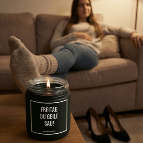 Duftkerze „FREITAG DU GEILE SAU!“ – Geschenk Lieblingsmensch