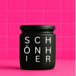Duftkerze „S C H Ö N H I E R“ – Wichtelgeschenk Büro