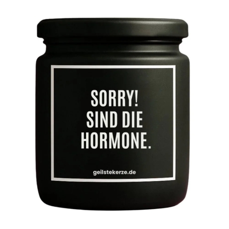Duftkerze „SORRY! SIND DIE HORMONE.“ – Geschenk Kollege