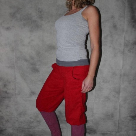 rote Knickerbocker Pumphose Cord gestreifte Stulpen Cordhose