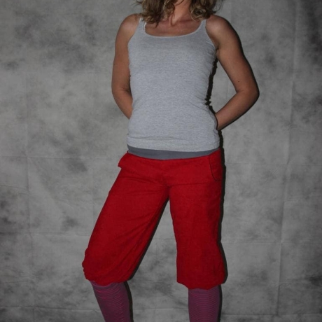 rote Knickerbocker Pumphose Cord gestreifte Stulpen Cordhose