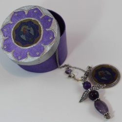 Amethyst Engel Pendel Halskette mit Erzengel Zadkiel in Lila