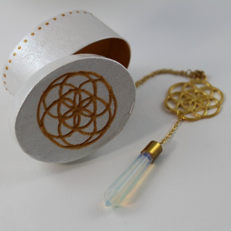 Opalit Mondstein Pendel Halskette mit Blume des Lebens Symbol