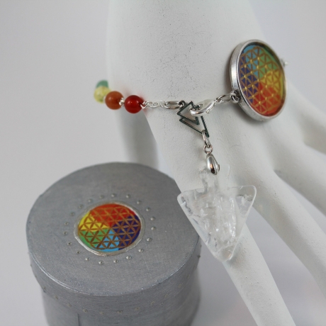 Pendel Armband mit Lebensblume in Chakra Farben und Bergkristall