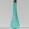 Bemalte Glas Flasche in Türkis Blau Weiß mit Schriftzug Love