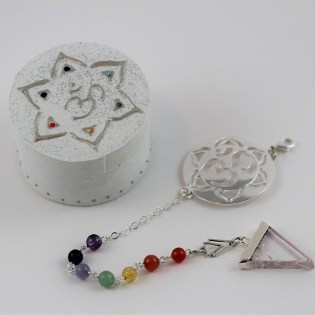 Bergkristall Pendel Armband mit Om Anhänger und Chakra Perlen