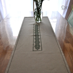 Tischläufer Beige mit grünem Muster, kreuzstich