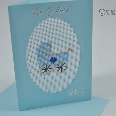 Gestickte Geburtskarte blau mit Kinderwagen in blau