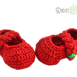 Babyschuhe gehäkelt mit Erdbeeren-Knopf Gr. ca 14