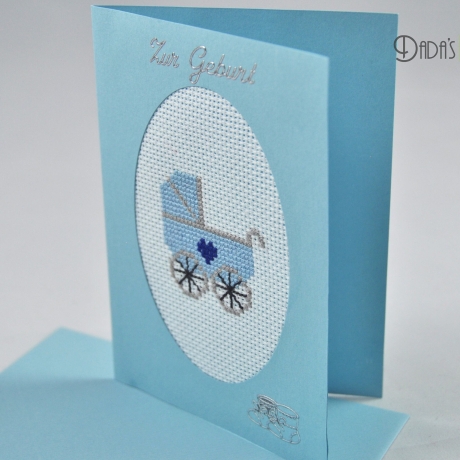 Gestickte Geburtskarte blau mit Kinderwagen in blau