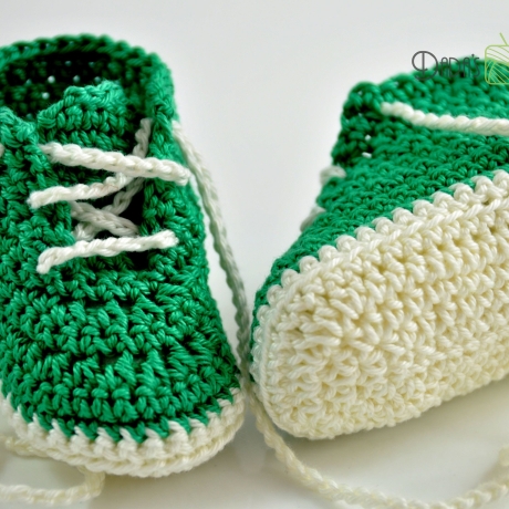 Babyschuhe gehäkelt golfgrün-weiß Gr. ca 15