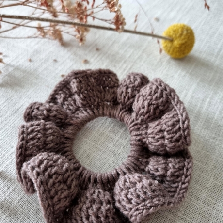 Handgemachtes gehäkeltes Scrunchie - Haargummi aus 100% Merinowolle