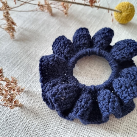 Handgemachtes gehäkeltes Scrunchie - Haargummi aus 100% Merinowolle