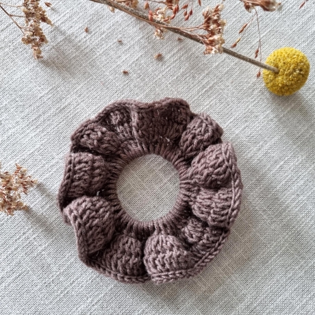 Handgemachtes gehäkeltes Scrunchie - Haargummi aus 100% Merinowolle