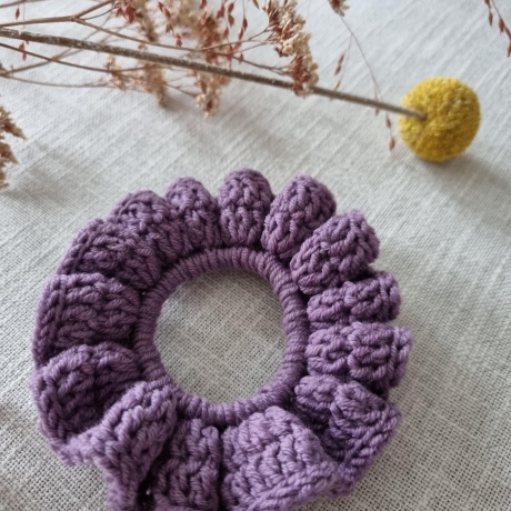 Handgemachtes gehäkeltes Scrunchie - Haargummi aus 100% Merinowolle