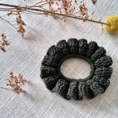 Handgemachtes gehäkeltes Scrunchie - Haargummi aus 100% Merinowolle