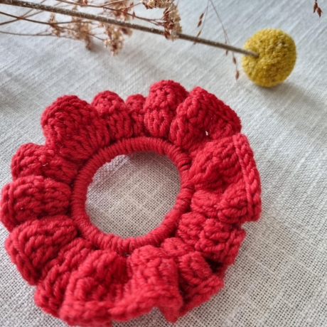 Gehäkeltes Scrunchie - Haargummi aus 100% Merinowolle