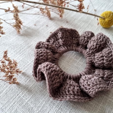 Handgemachtes gehäkeltes Scrunchie - Haargummi aus 100% Merinowolle