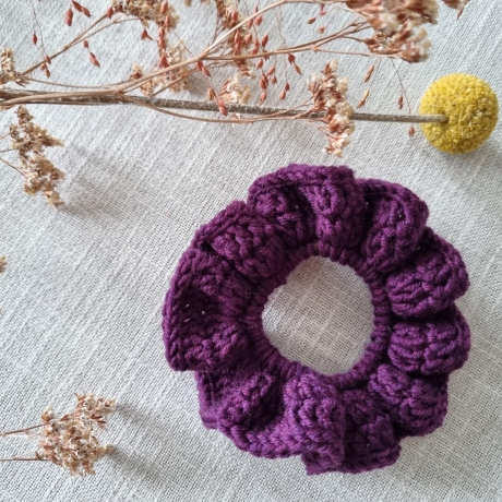Handgemachtes gehäkeltes Scrunchie - Haargummi aus 100% Merinowolle