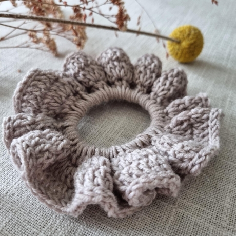 Handgemachtes gehäkeltes Scrunchie - Haargummi aus 100% Merinowolle