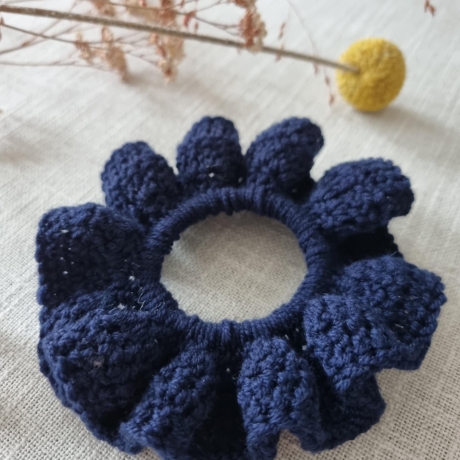 Handgemachtes gehäkeltes Scrunchie - Haargummi aus 100% Merinowolle
