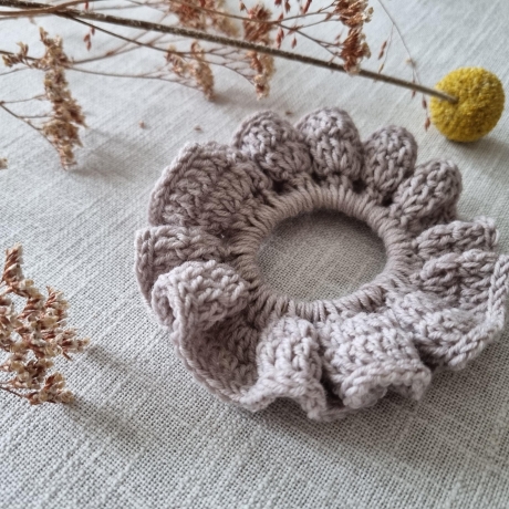 Handgemachtes gehäkeltes Scrunchie - Haargummi aus 100% Merinowolle