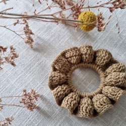 Handgemachtes gehäkeltes Scrunchie - Haargummi aus 100% Merinowolle
