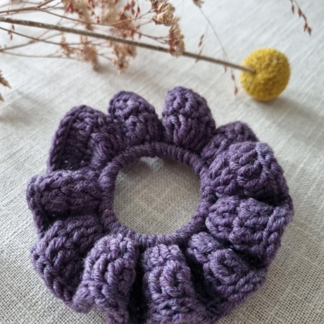Handgemachtes gehäkeltes Scrunchie - Haargummi aus 100% Merinowolle