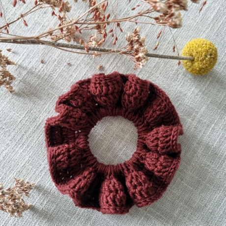 Handgemachtes gehäkeltes Scrunchie - Haargummi aus 100% Merinowolle
