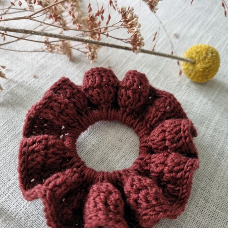 Handgemachtes gehäkeltes Scrunchie - Haargummi aus 100% Merinowolle